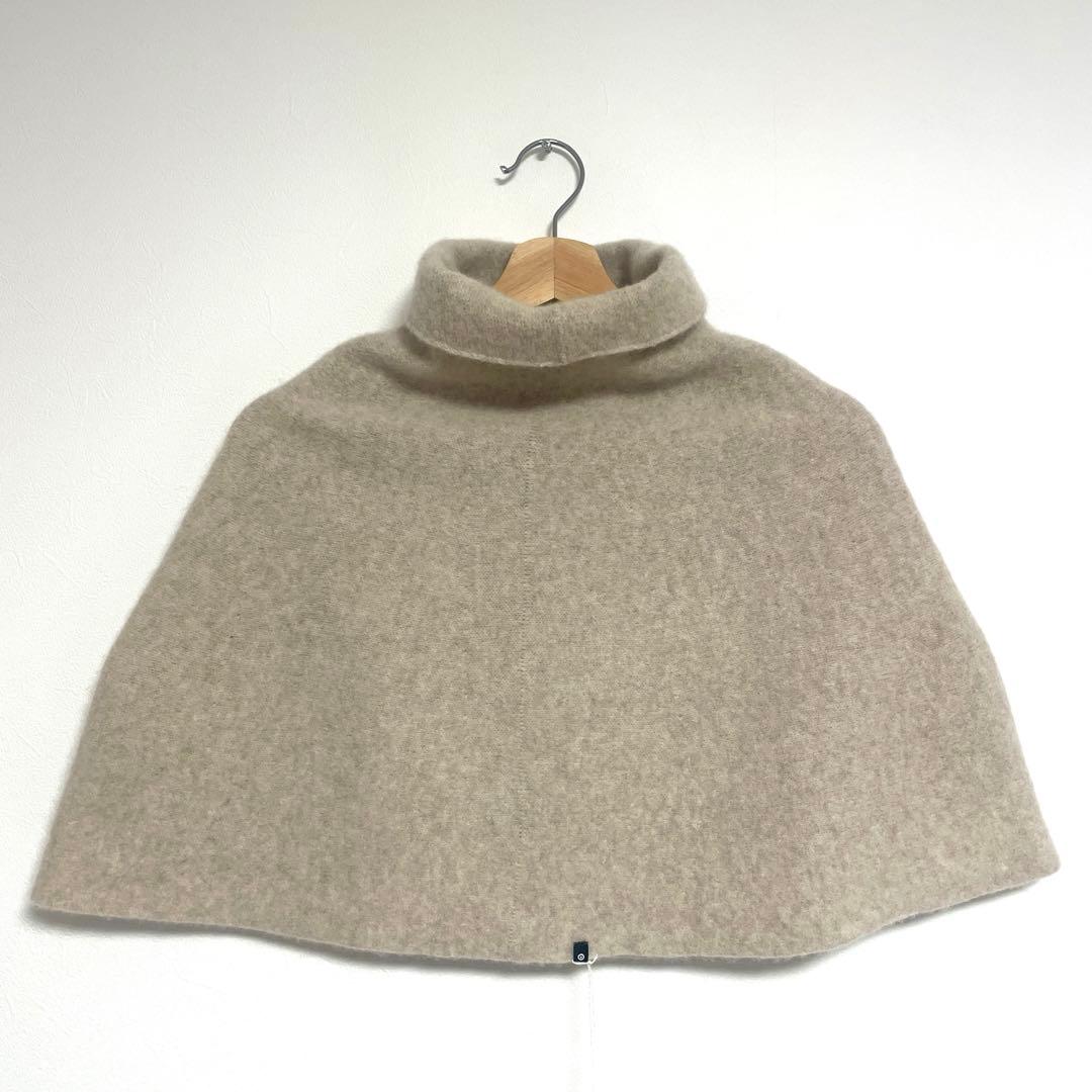美品】cecilie telle ハイネックポンチョ ライトベージュの通販はau