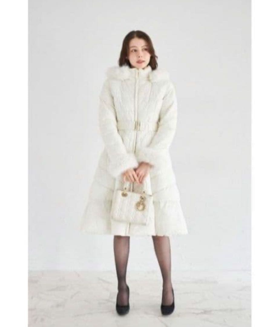 取り外し可能なファー＆ベルト付きフィット＆フレアキルティングコート tocco 取り外し可能なファー＆ベルト付きフィット＆フレアキルティングコート