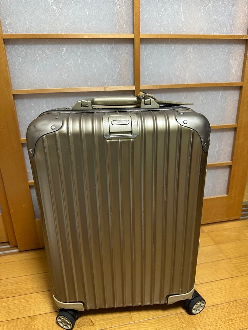 RIMOWA☆リモワスーツケース　トパーズチタニウム32L機内持ち込み可能 美品 RIMOWA リモワ TOPAS トパーズ 32L 機内持ち込み 4輪 TSAロック