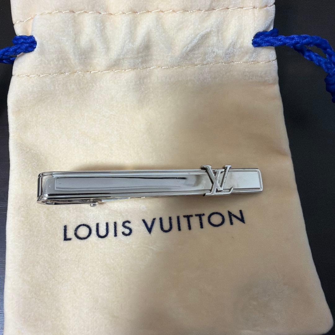 美品　LOUIS VUITTON ネクタイピン LVイニシャル LV Initiales Tie Clip S00 - Men - Fashion Jewelry | LOUIS VUITTON ®