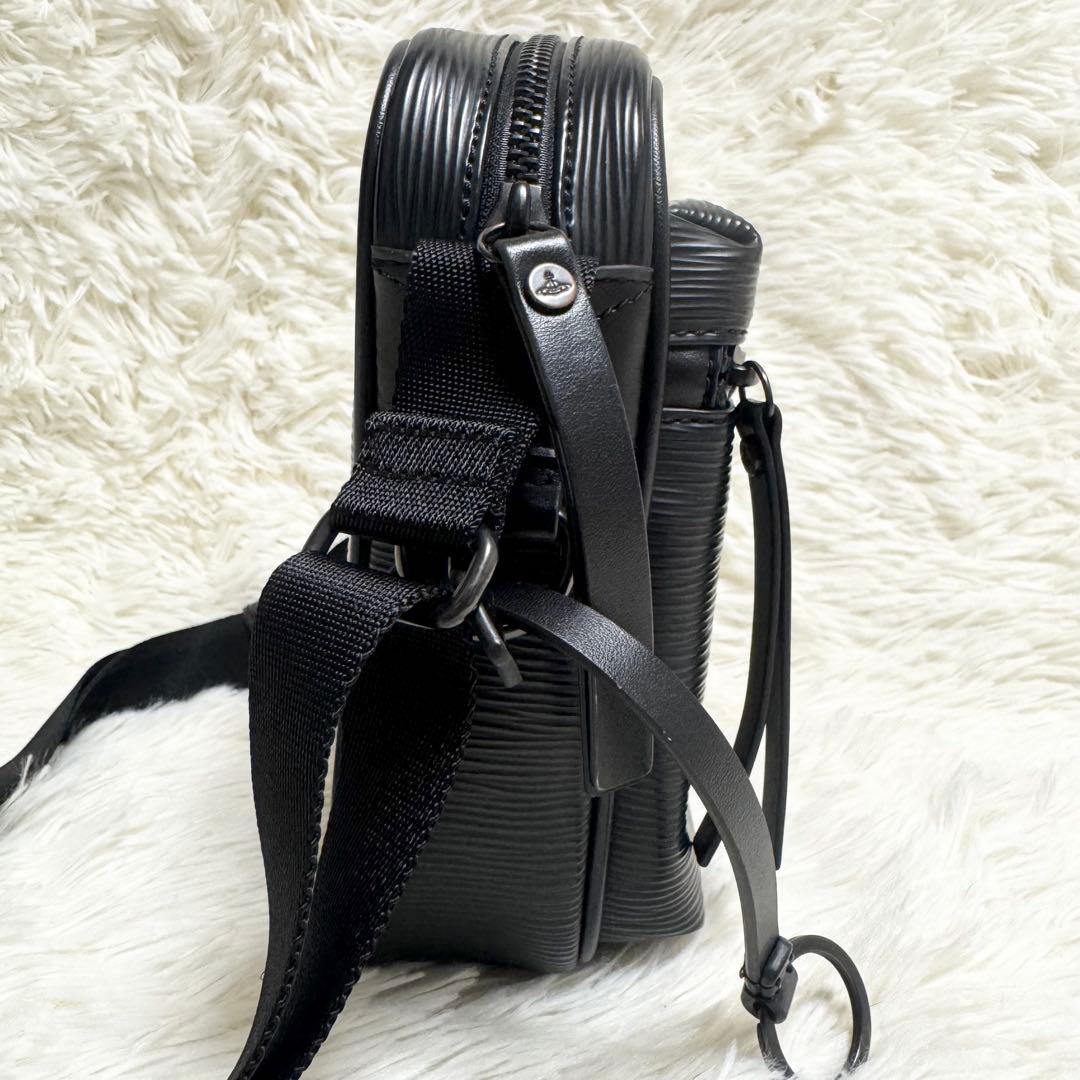 極美品✨ヴィヴィアンウエストウッド ショルダーFLOW オーブ 黒 斜め