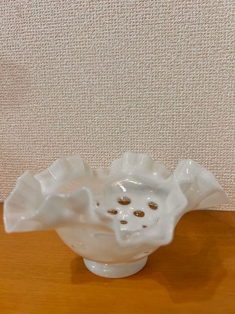 フェントン ミルクグラス フリルエッジボウル ホワイト　ドット ボウル - アイミルUSAヴィンテージ
