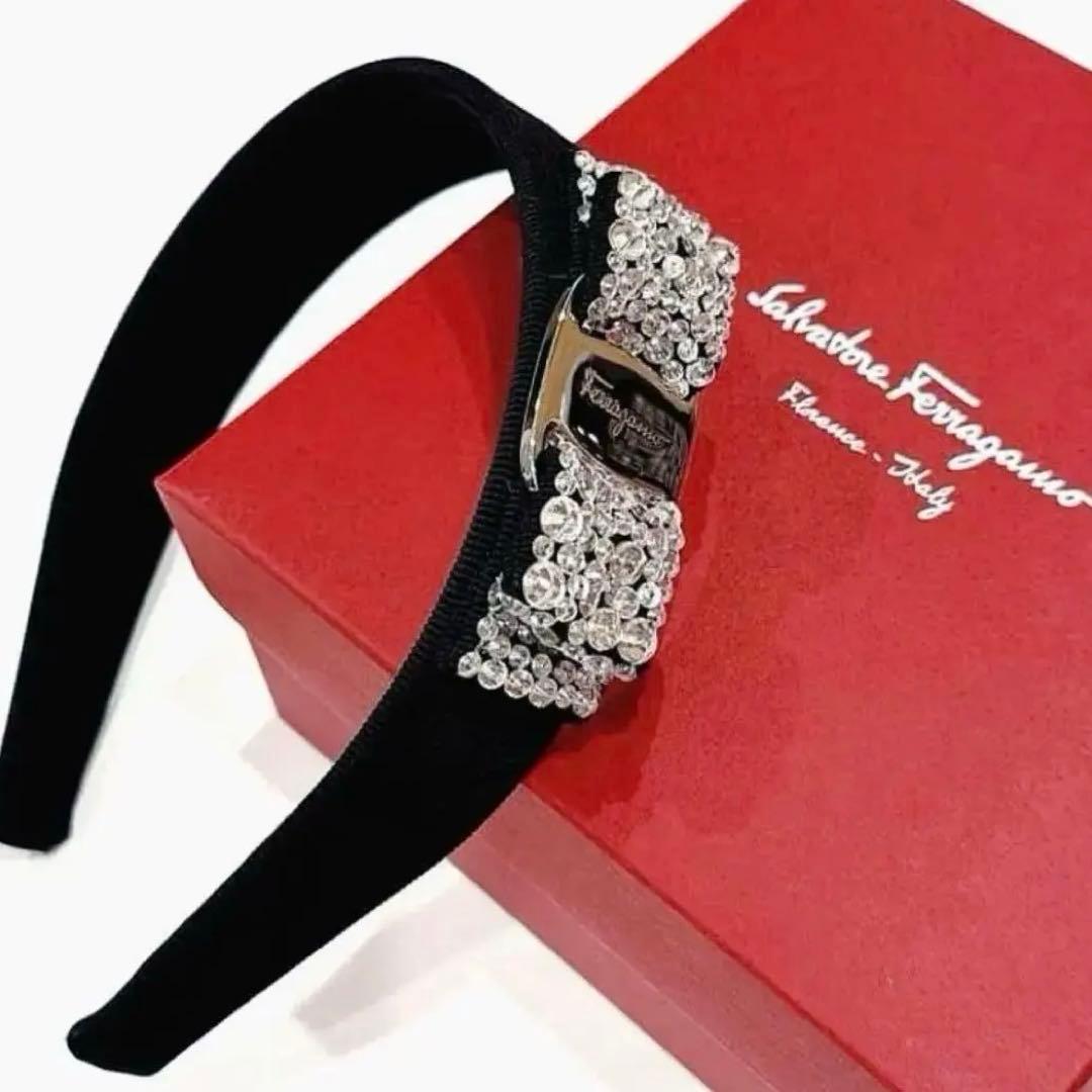 【未使用】フェラガモ　カチューシャ　ビジュー　Ferragamo クリスタル フェラガモカチューシャクリスタルビジュー