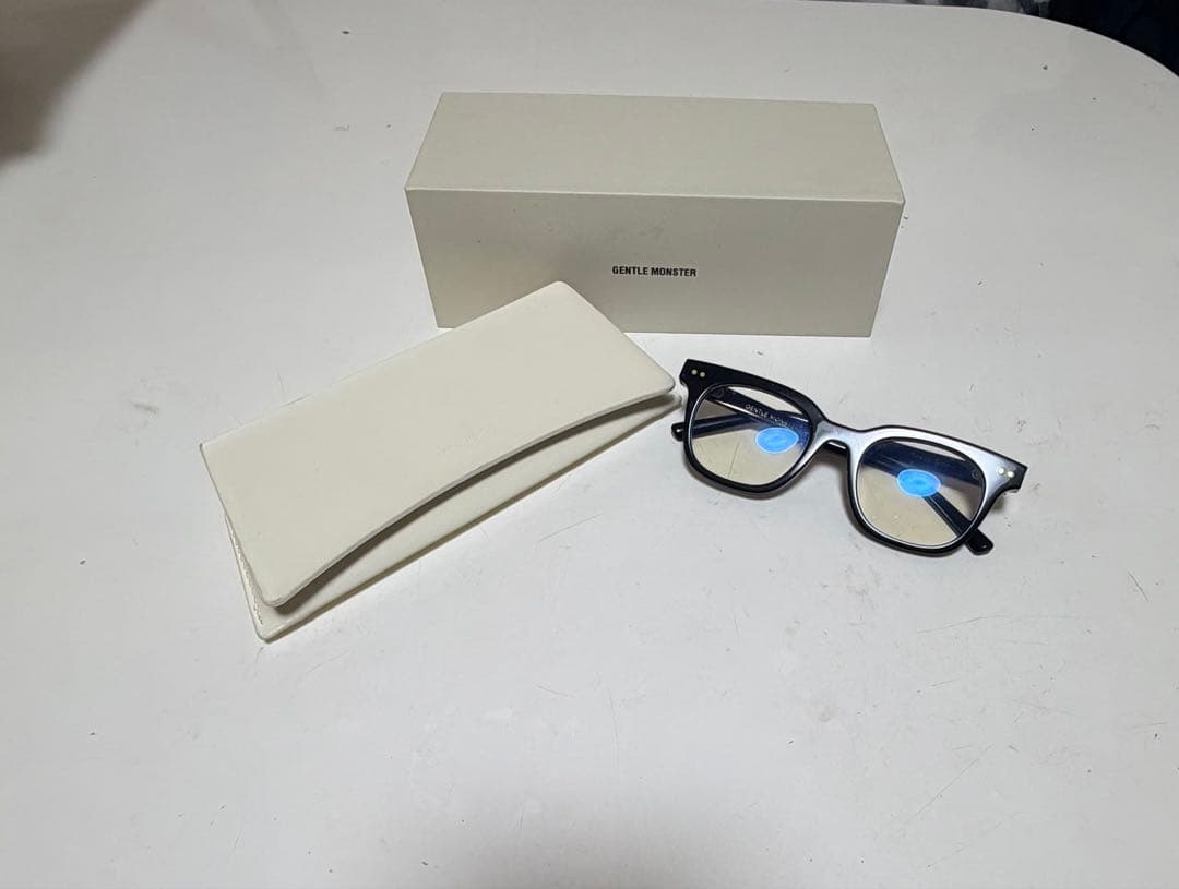 GENTLE MONSTER サングラス Gentle Monster Rococo 01 サングラス | ブラック | FARFETCH JP
