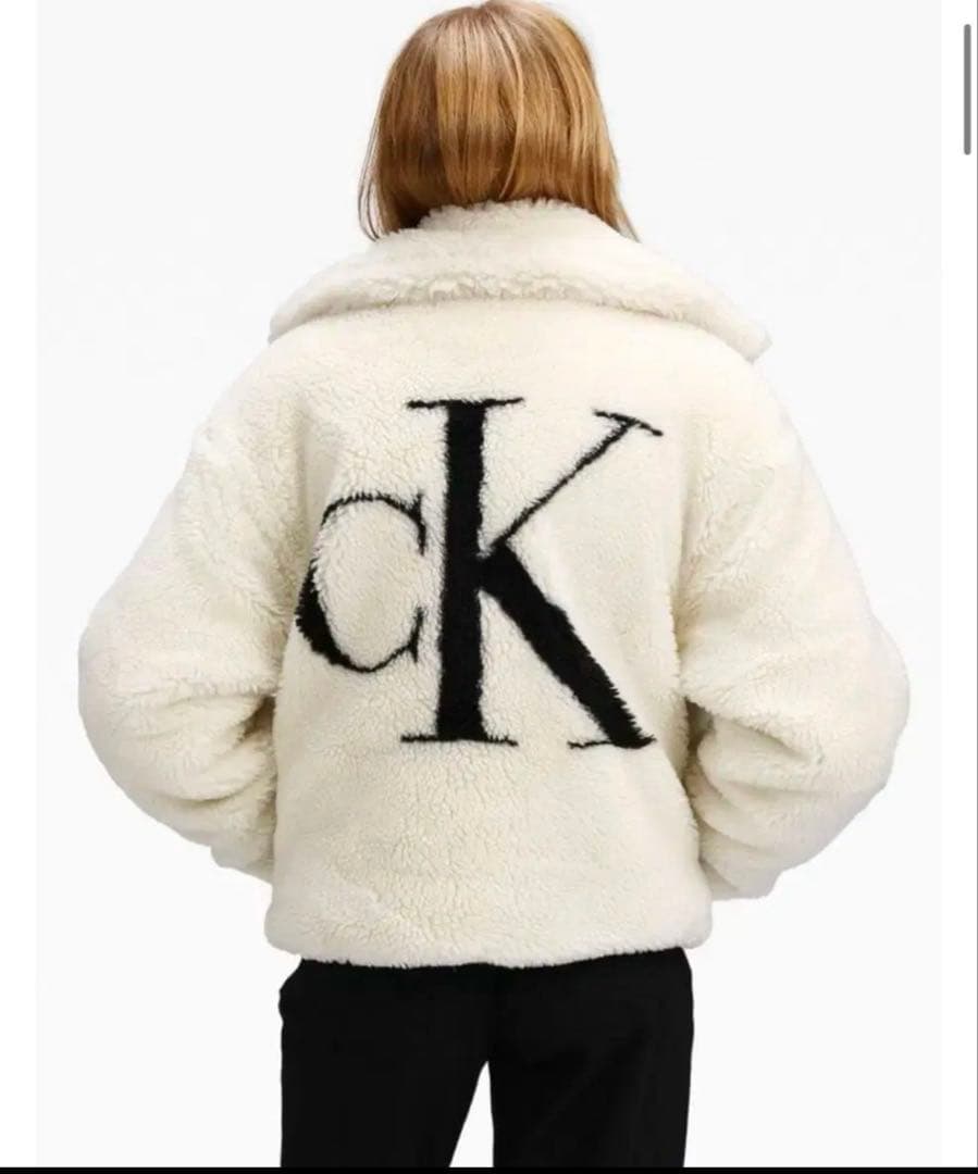 カルバンクライン　ボア　ファーコート　バックモノグラム　シェルパジャケット Calvin Klein（カルバン・クライン）の「バックモノグラム シェルパ