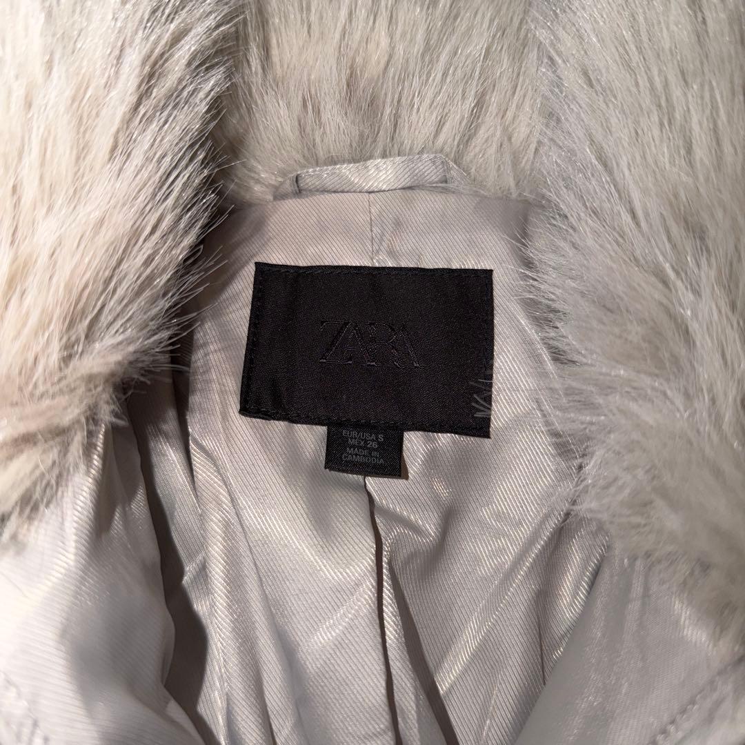 今期ZaraフェイクファーコートSサイズ ライトグレージュ - メルカリ