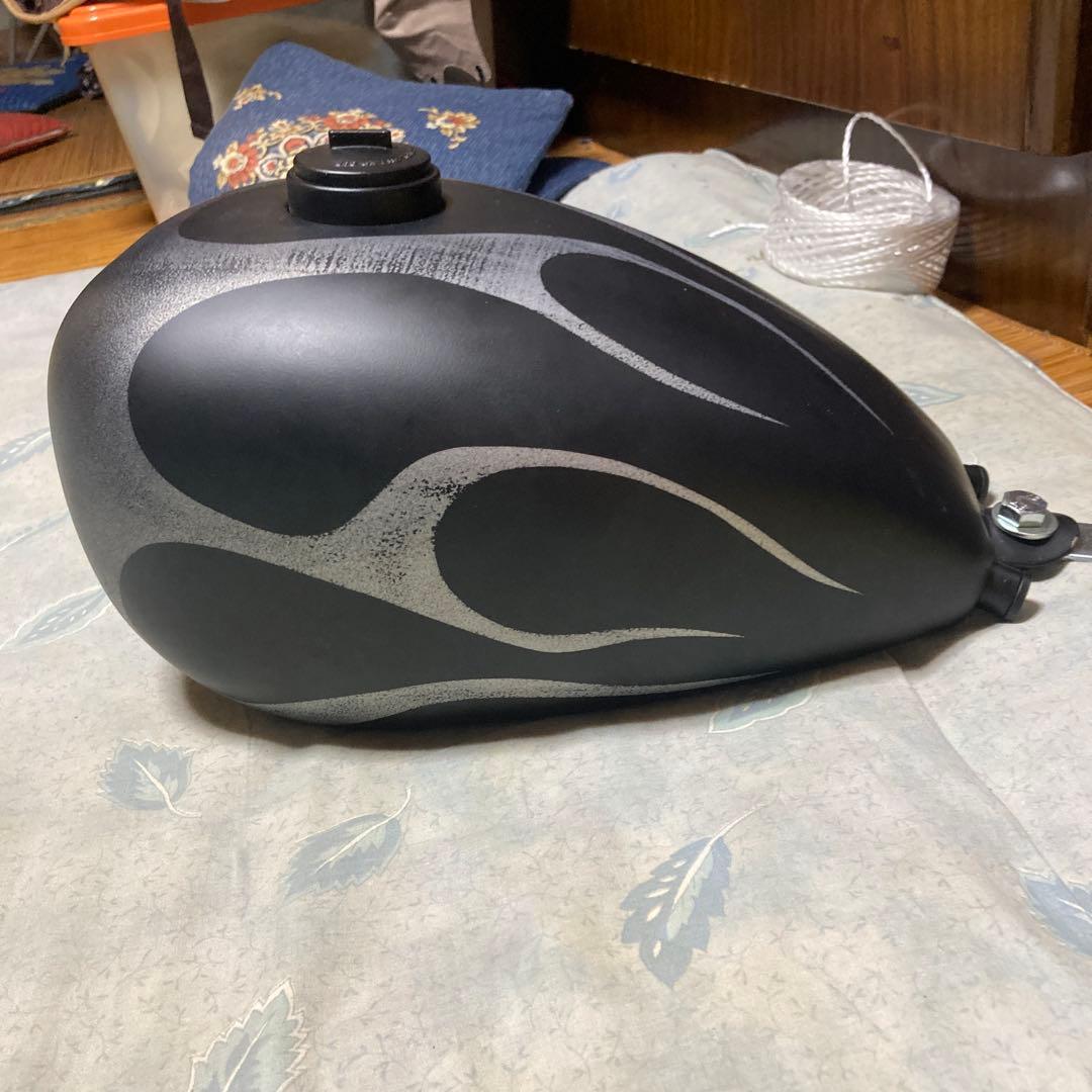 塗装済み汎用ピーナッツタンク　新品未使用 新品未使用 汎用ピーナッツタンク 容量5L 燃料タンク カフェレーサー