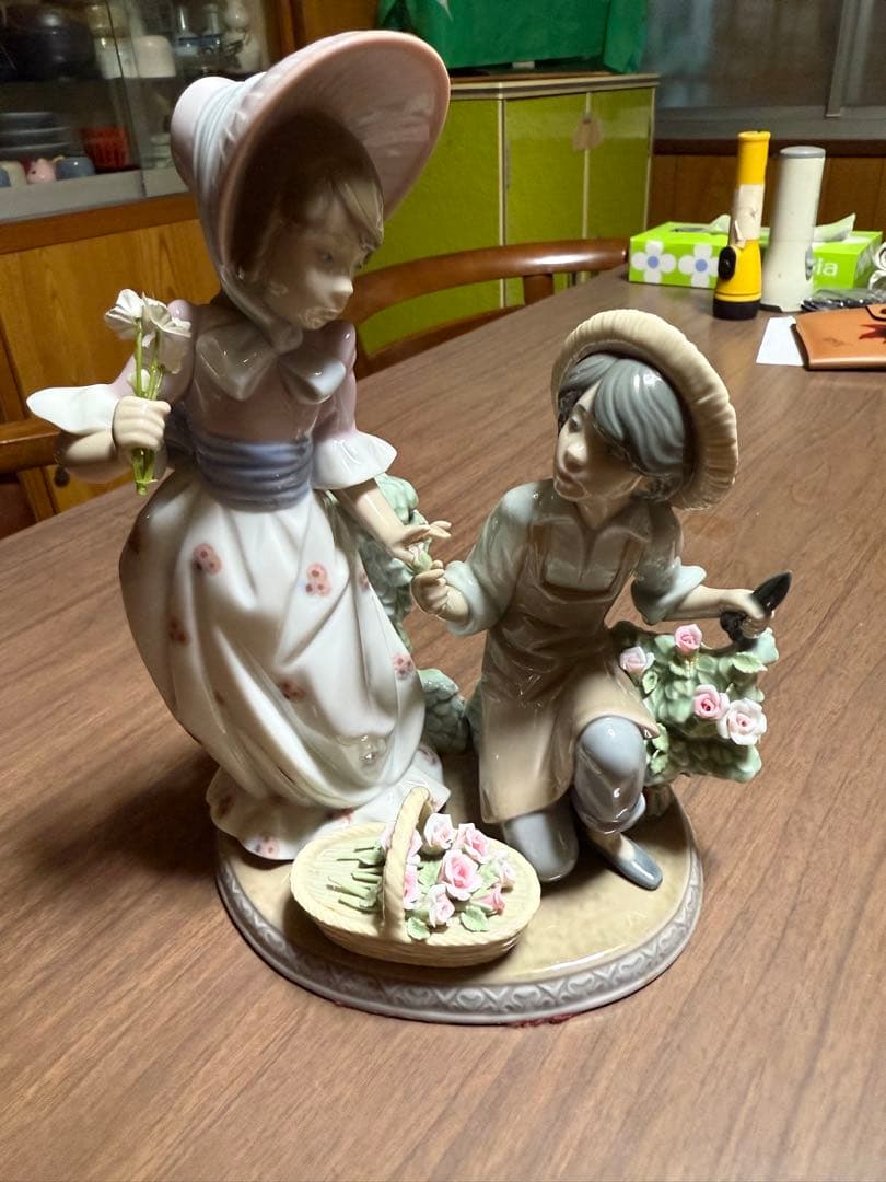 リヤドロ No.5453 For You あなたのために LLADRO リヤドロ No 5453 For You あなたのために 帽子 男の子 女の子