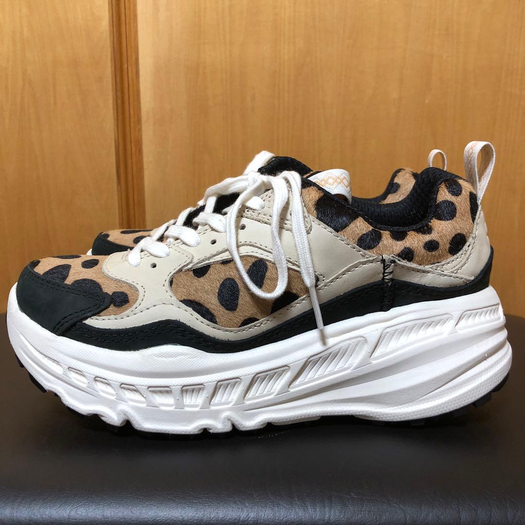 ugg×atoms 別注　CA805 チーター　23.5cm