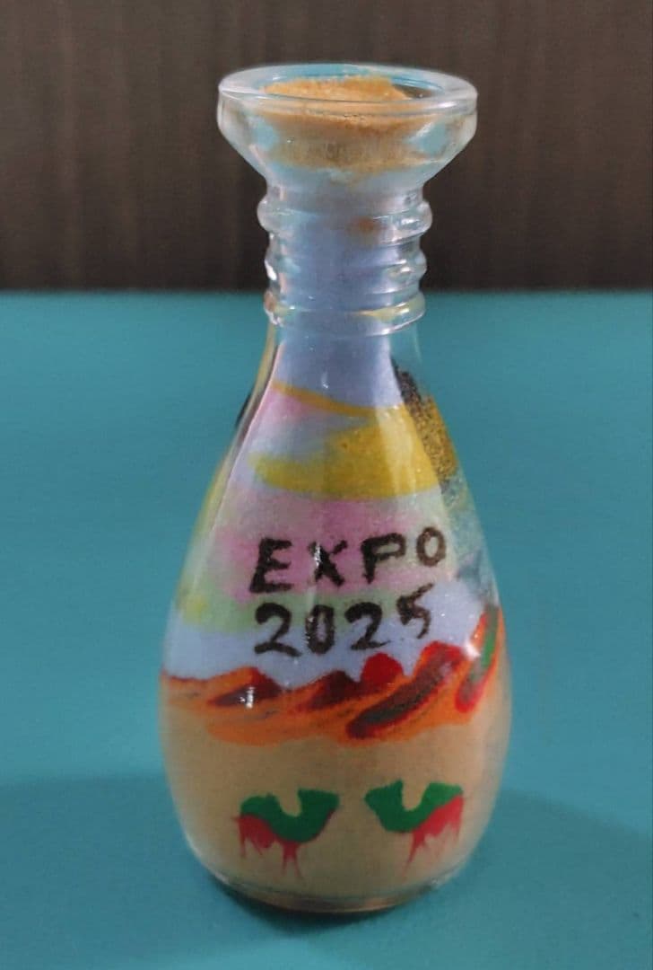 EXPO2025　ヨルダン　パビリオン　限定　サンドアート　瓶　砂　ラクダ 3頭 SALE関西万博2025ヨルダンパビリオン サンドアート ラクダ 砂漠 - メルカリ
