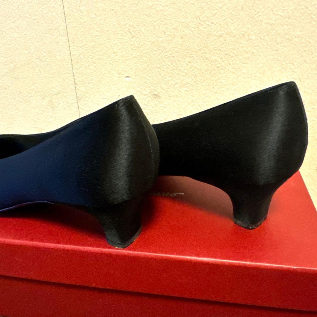 サルヴァトーレフェラガモ シルクサテンパンプス7c - メルカリ