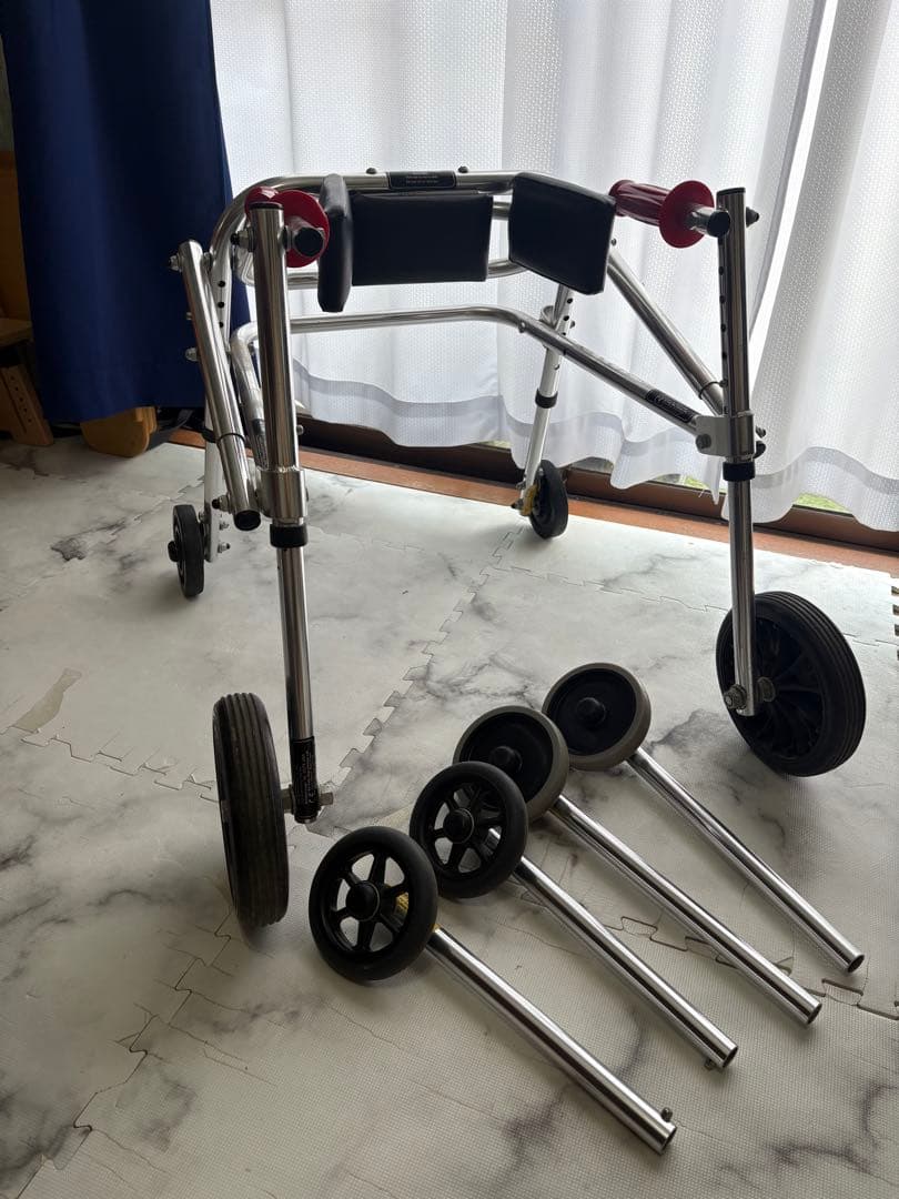 ①PCW歩行器　W1B ジュニア用　背もたれクッション付　屋外用&室内用タイヤ有 ウィズワン ヘルシーワンW（歩行車） | 介護用品・福祉用品のアイケア