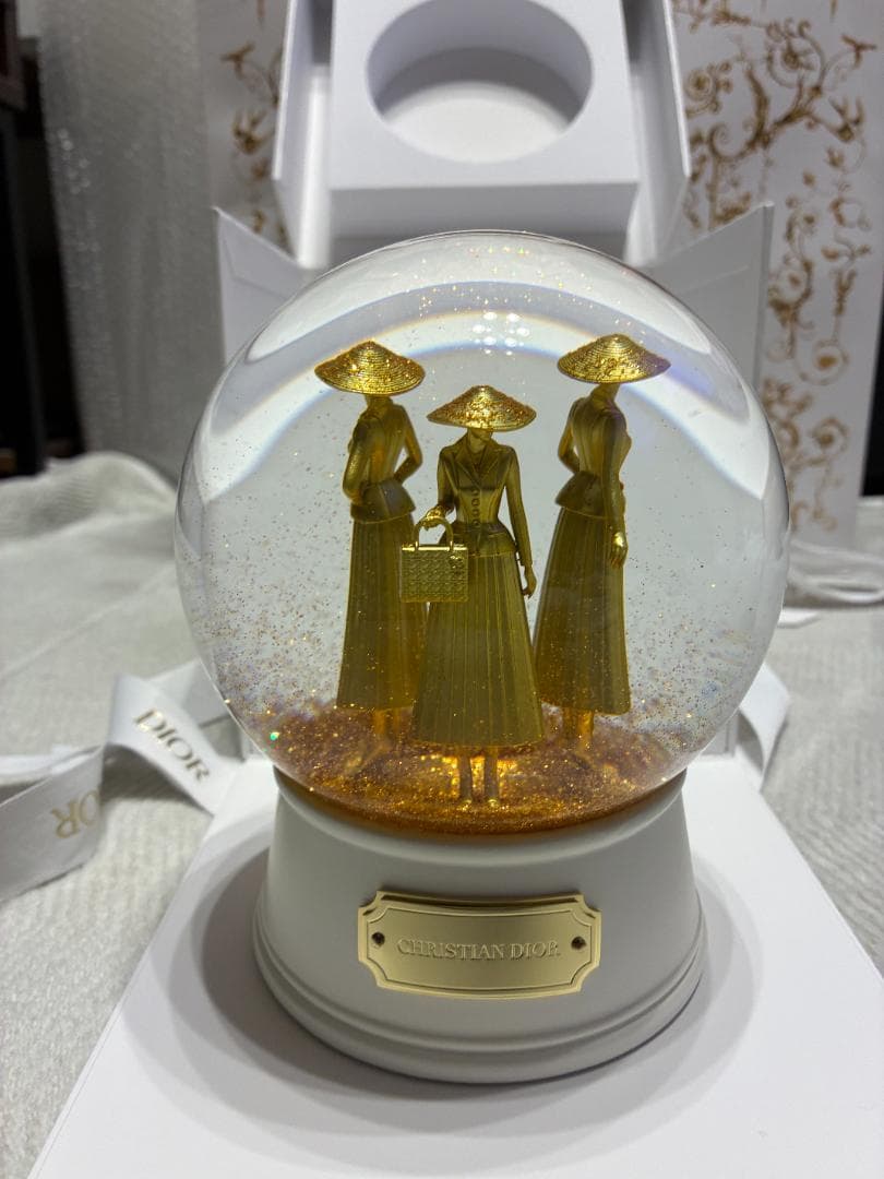 非売品/新品】DIOR スノードーム 2025 - メルカリ