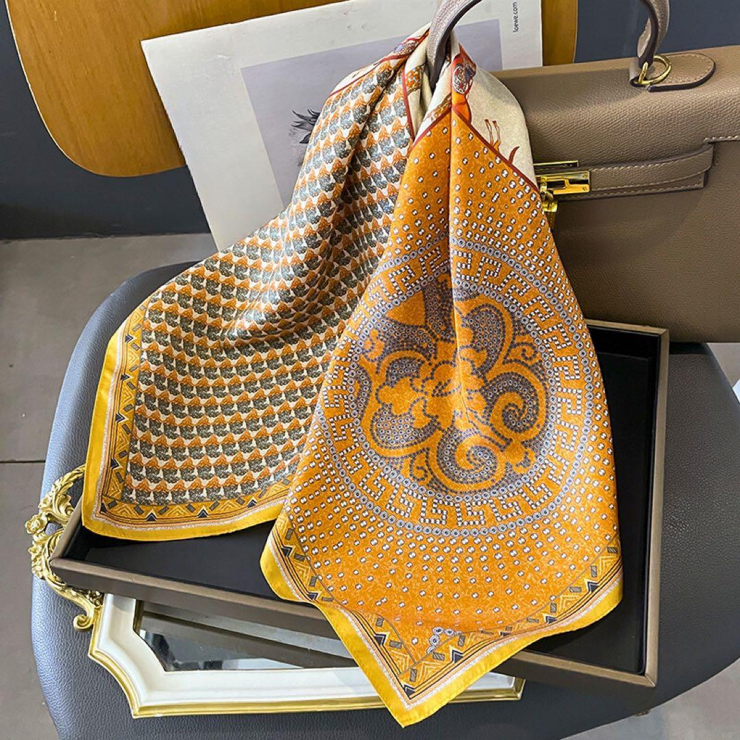 馬柄×幾何学模様 シルクスカーフ シルク100% 大判スカーフ クラシック