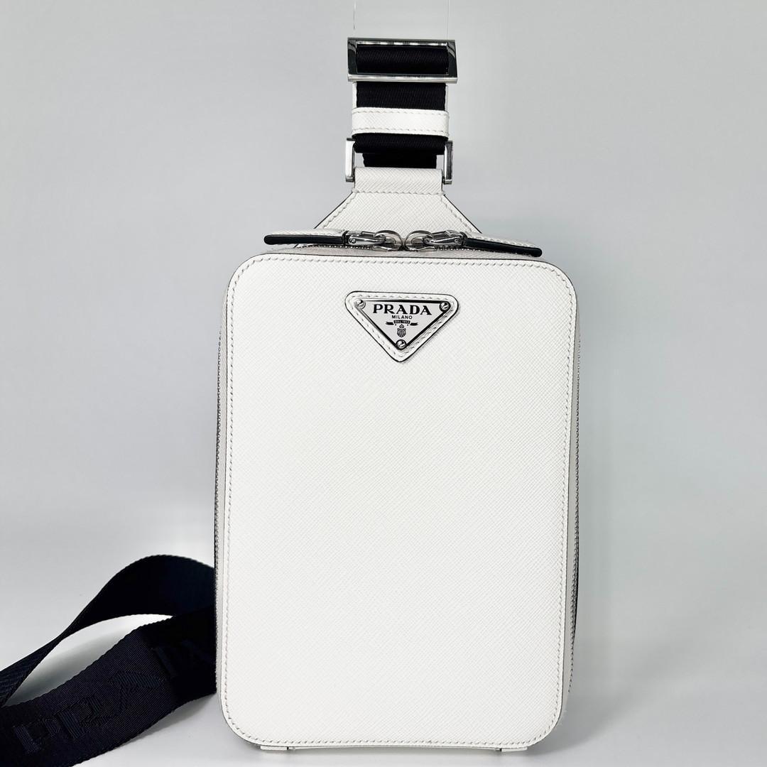 未使用 プラダ ショルダーバッグ メンズ ホワイト レザー トライアングルロゴ 楽天市場】プラダ Prada 1BH190 トライアングルレザー ショルダー