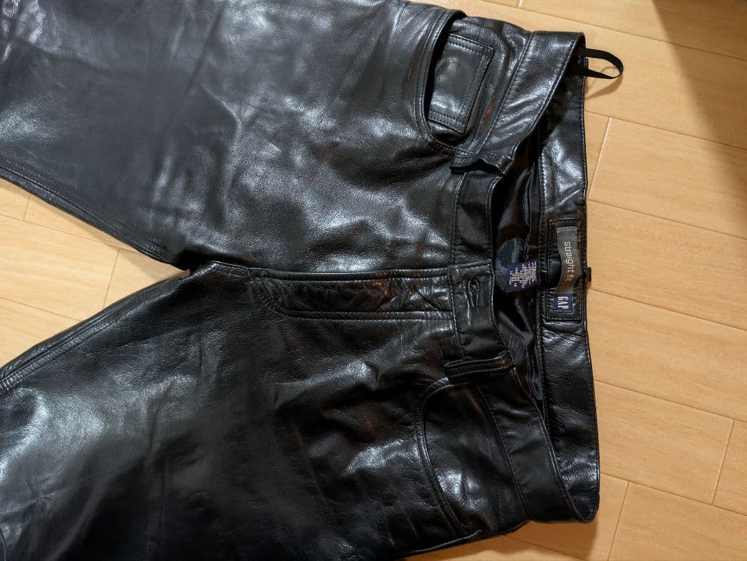 GAPブラックレザー ストレートパンツ GAPのブラックレザーのストレート
