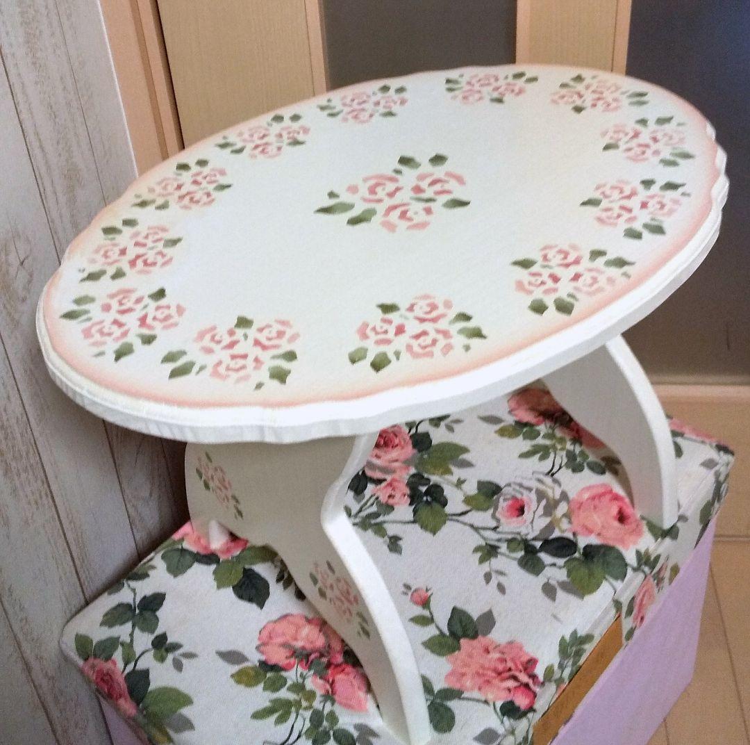 薔薇柄ペイントとピンクのグラデーションのミニカフェテーブルH30cm 楕円形