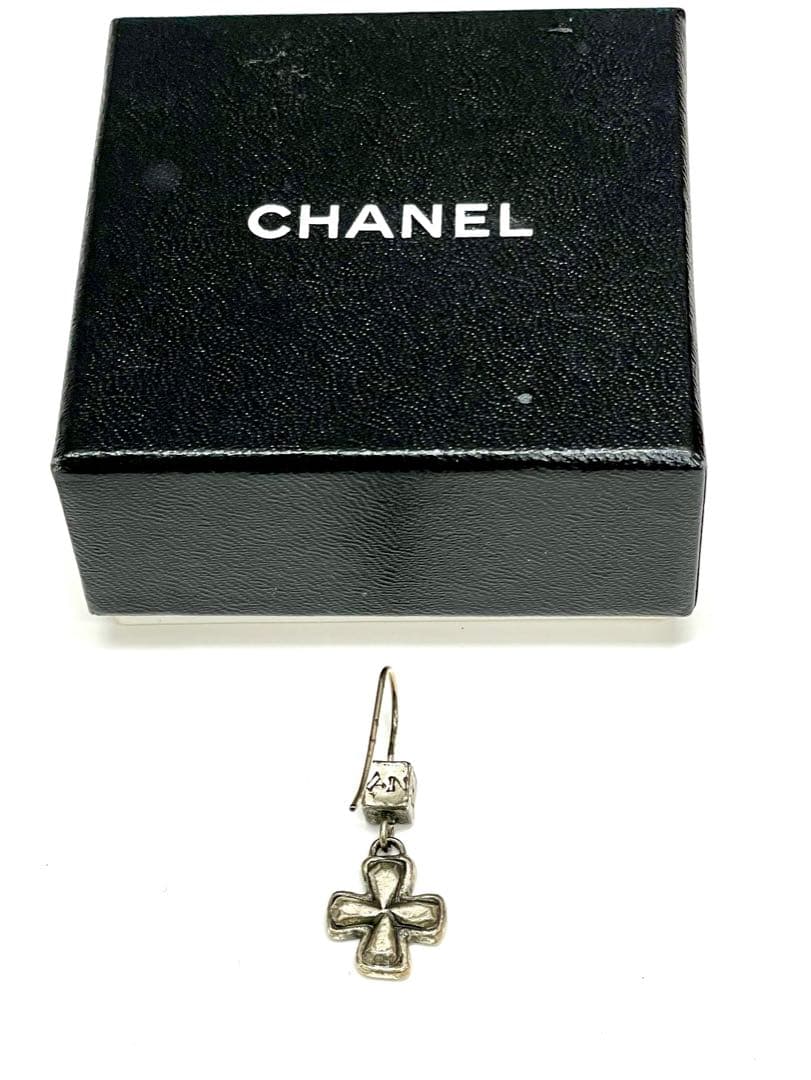 専用 正規品CHANELクロスピアス 片方の通販はau PAY マーケット - 輸入