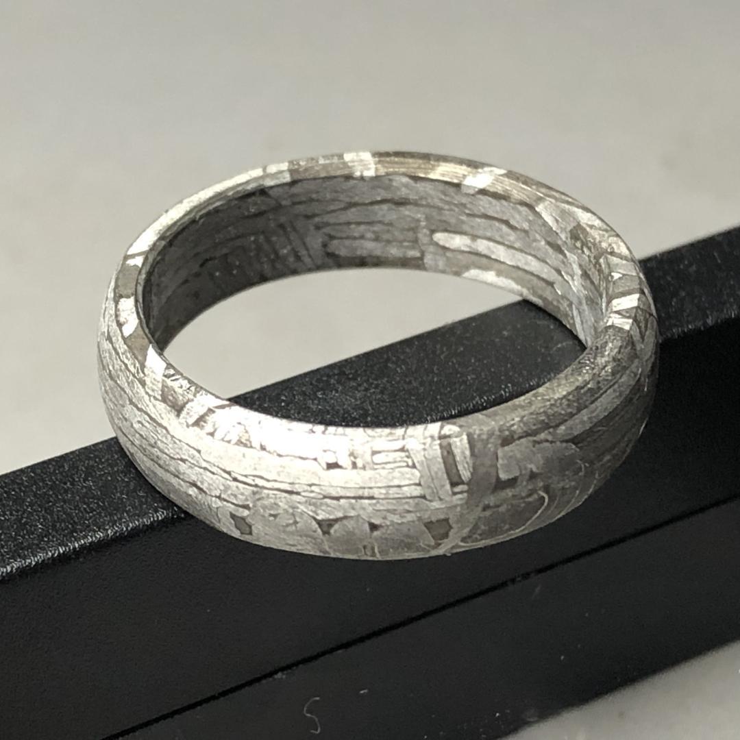 アルタイ隕石 メテオライト 上質リング くりぬき 指輪 鉄隕石｜希少