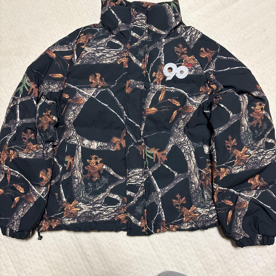 9090ブラックリアルツリーカモフラージュ柄ダウンジャケット 9090ブラックリアルツリーカモフラージュ柄ダウンジャケット - メルカリ