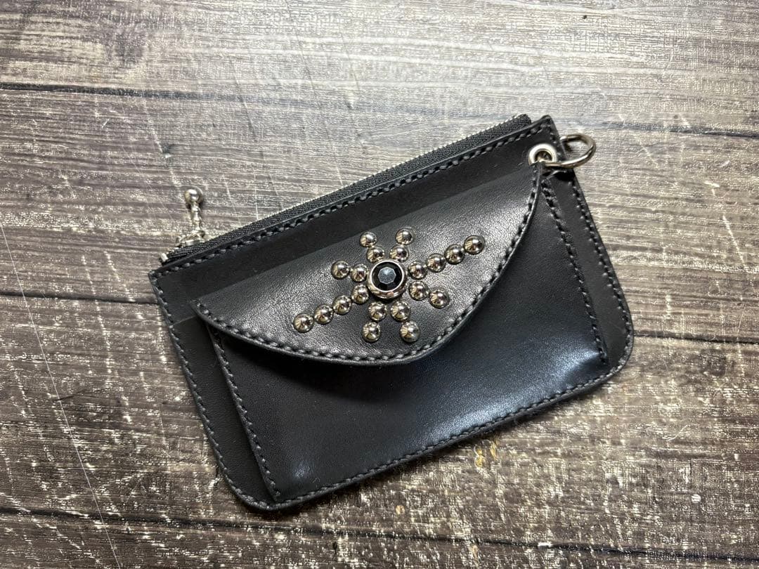 栃木サドルレザー スタッズユーティリティコンパクトウォレット