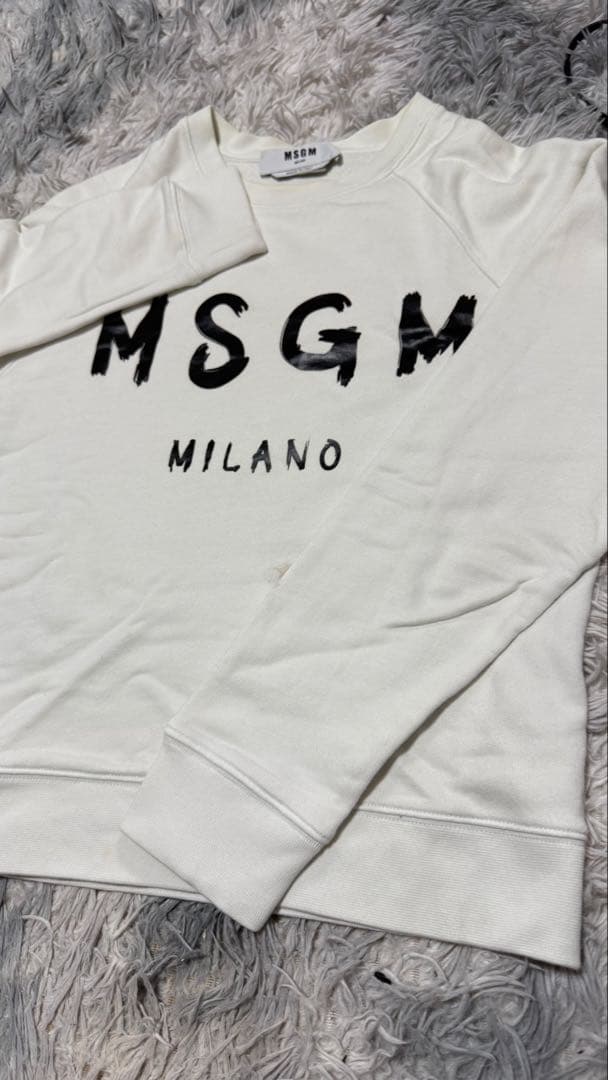 MSGMホワイトサイズsの裏起毛になっています 欲しい方是非購入して
