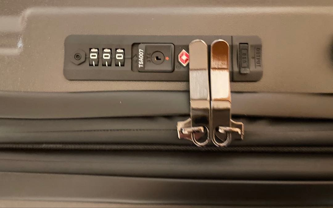 新品】スーツケース Lサイズ 止水ファスナー 拡張機能付き 日本企業