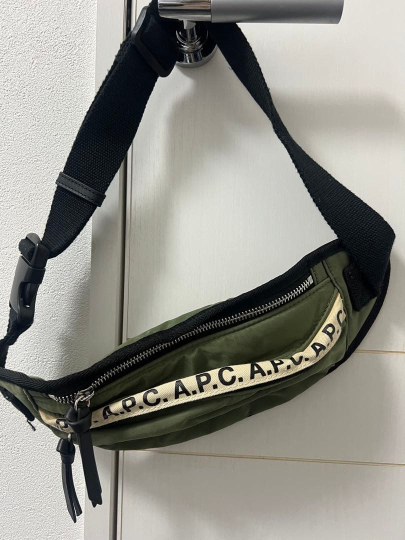 ⭐︎美品⭐︎A.P.C. ボディバッグ オリーブ色 A.P.C. | バッグの商品一覧 | A.P.C. | アーペーセー日本公式