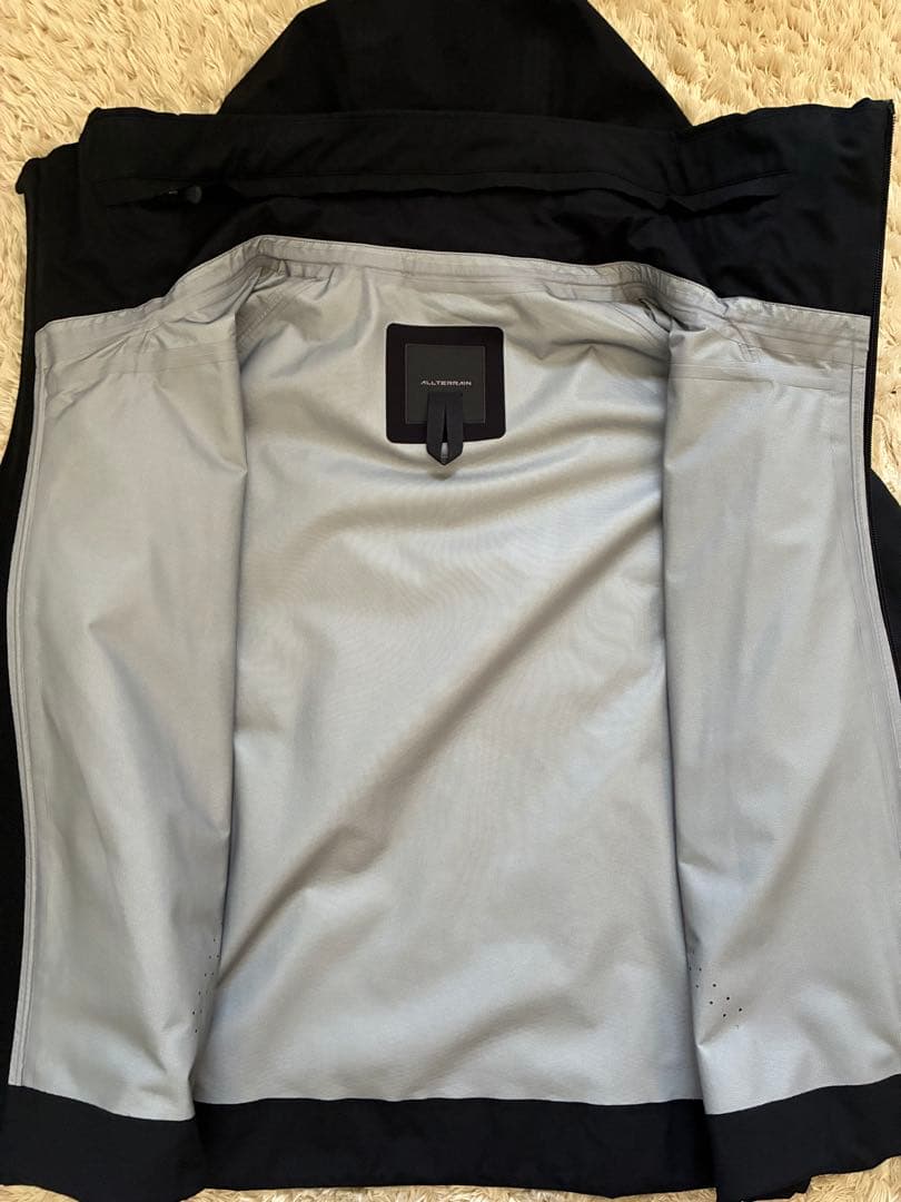 DESCENTE ALLTERRAIN ハードシェルジャケット“クレアス”