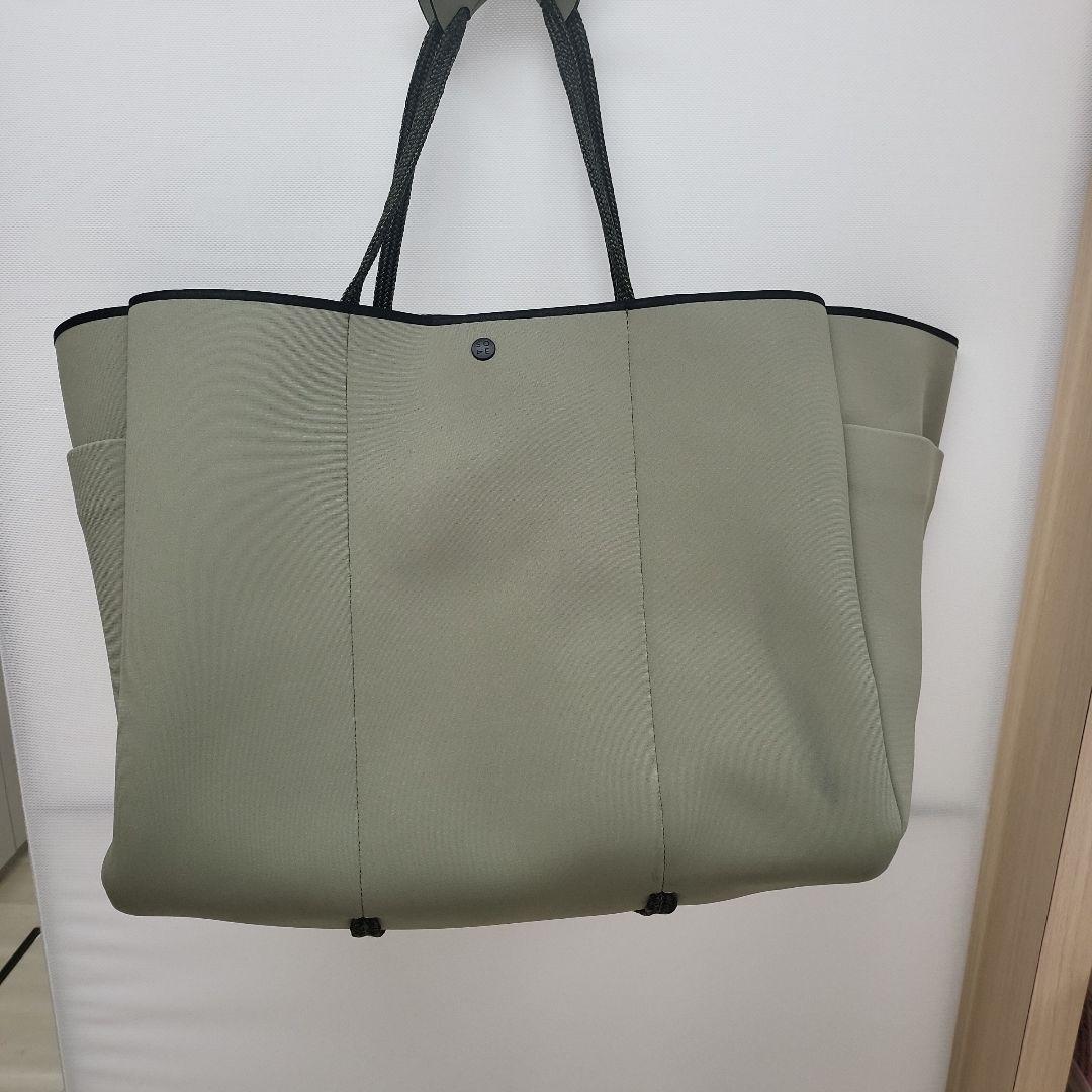 STATE OF ESCAPE オリーブグリーン トートバッグ Escape™ tote Bag in khaki | State of Escape