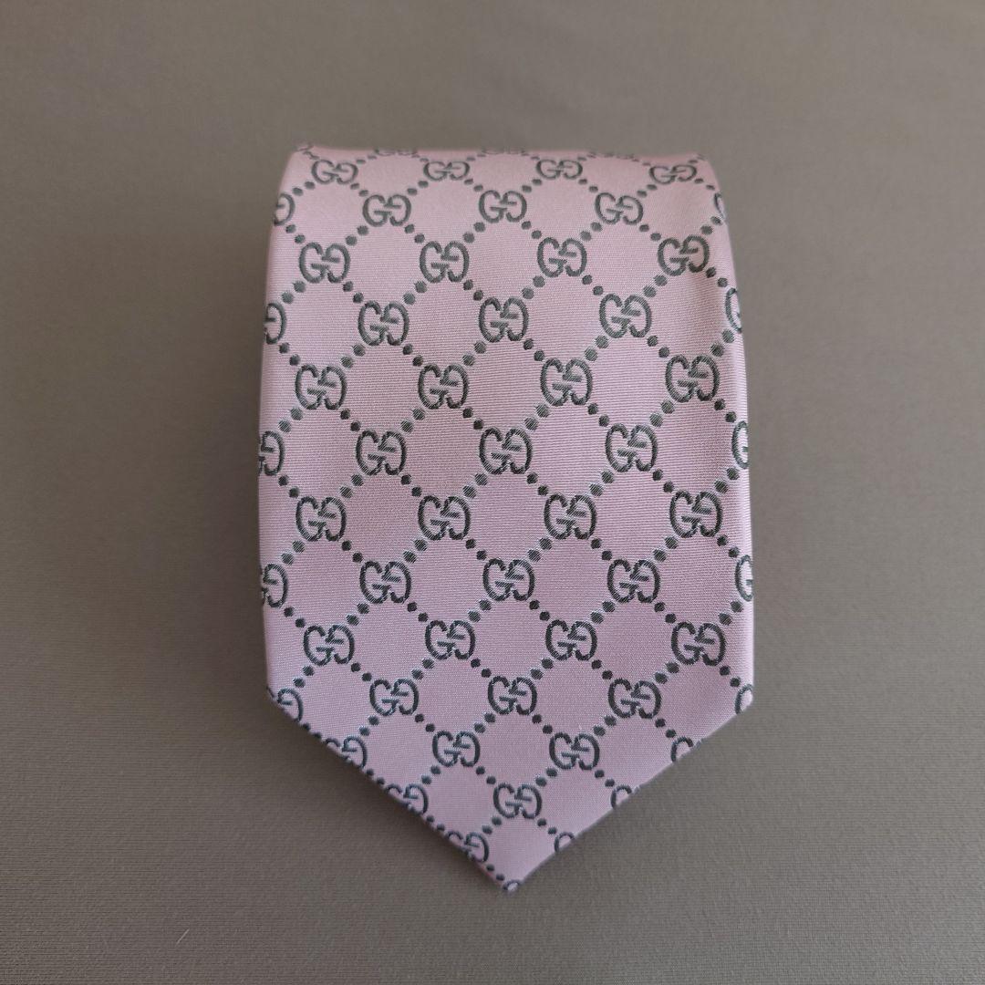 美品】GUCCI ピンク GGロゴ ネクタイ - メルカリ