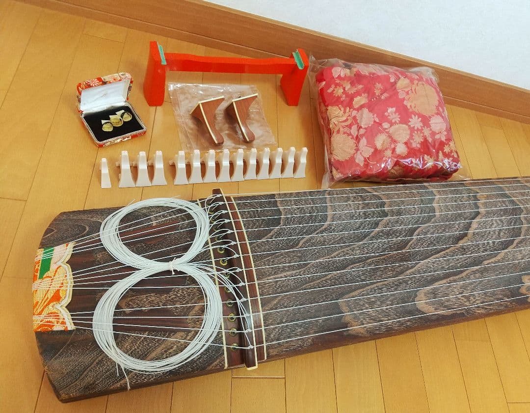 金蒔絵入り】高級 和琴 お琴 13弦琴 お筝 和楽器 弦楽器 付属品多数