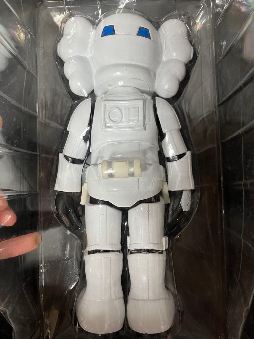 開封品美品】スターウォーズ カウズホリデー ストームトルーパー 箱