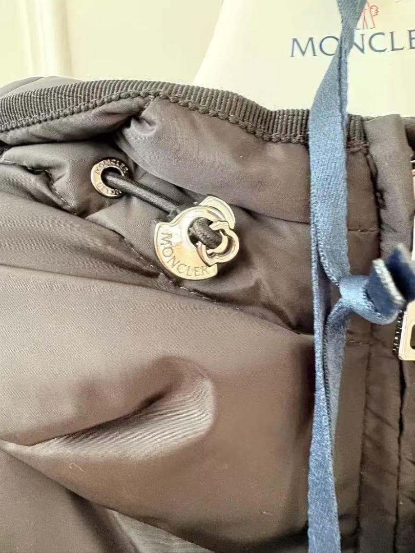 ☆MONCLER ☆《人気》 フード付き ブラックダウンジャケット(^^)✨