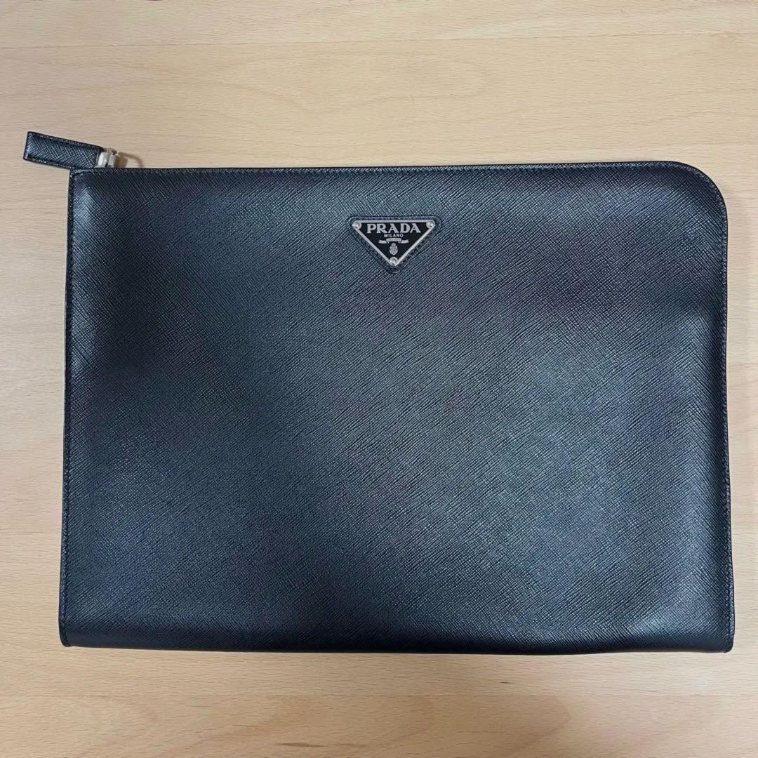 PRADA ブラック レザー クラッチバッグ - メルカリ