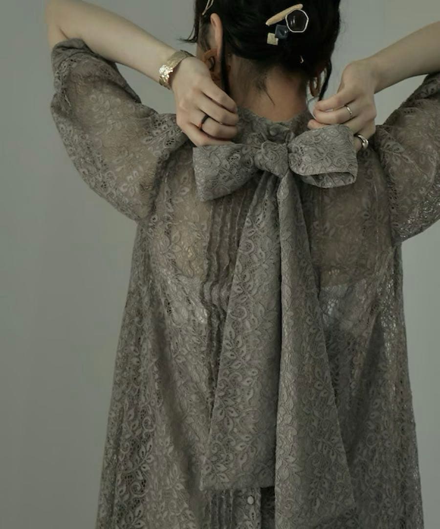 【お値下げ中】etoll バックリボンワンピース インナー付き エトル etoll. インナー付きバックリボンレースドレス （グレージュ