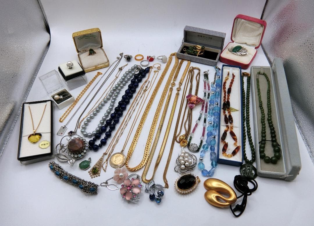 B 遺品整理 まとめ売り アクセサリー ケース付きなど - メルカリ