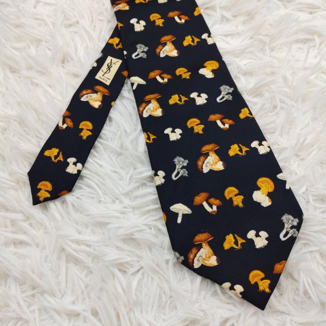 イヴサンローラン 高級シルクネクタイ 総柄（キノコ） ブラック - メルカリ