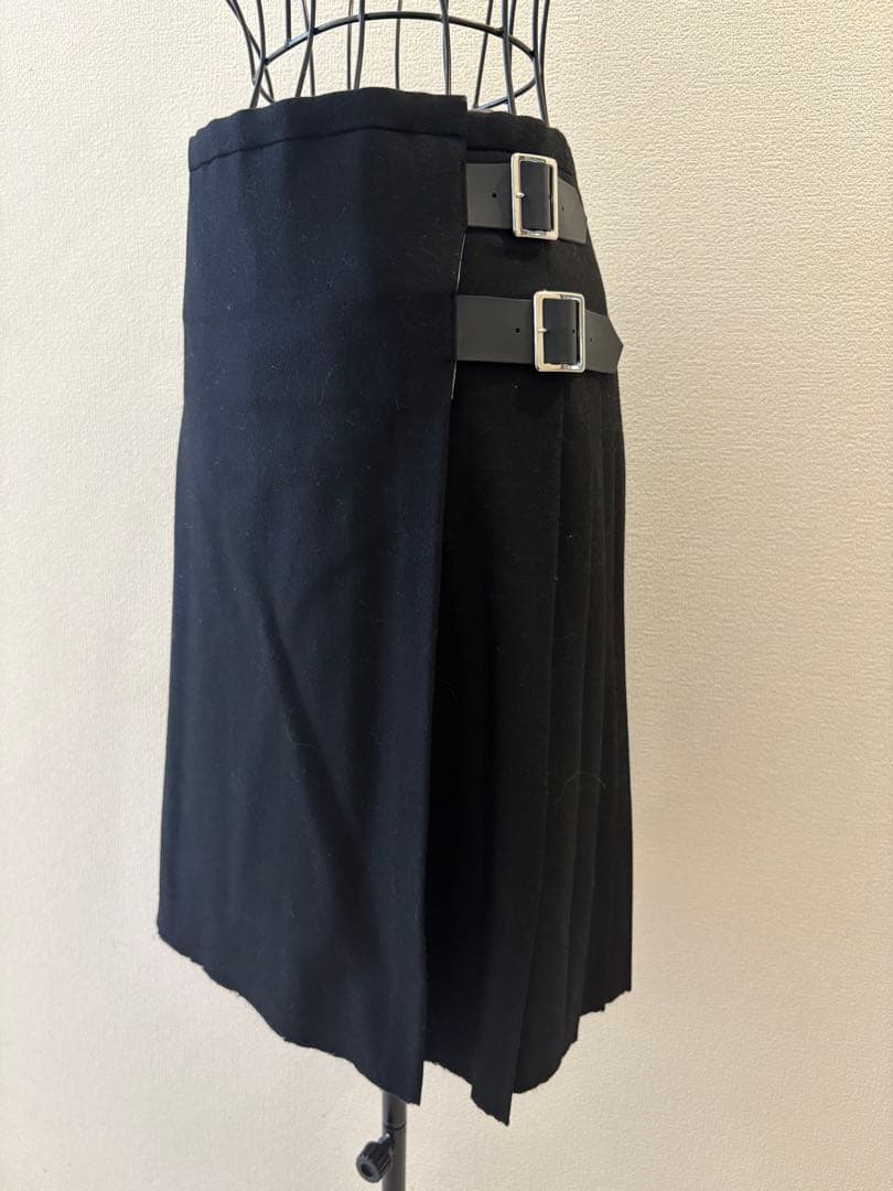 ⭐︎美品⭐︎ヴィヴィアンウエストウッドレッドレーベル黒 プリーツスカートバックル付き Vivienne Westwood red label 美品 ヴィヴィアンウエストウッドレッド