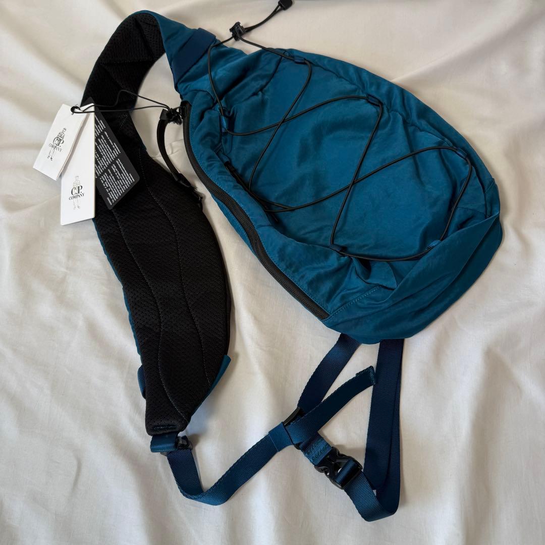 【定価4.2万/あおば着用】C.P.Company ボディ バッグ ブルー