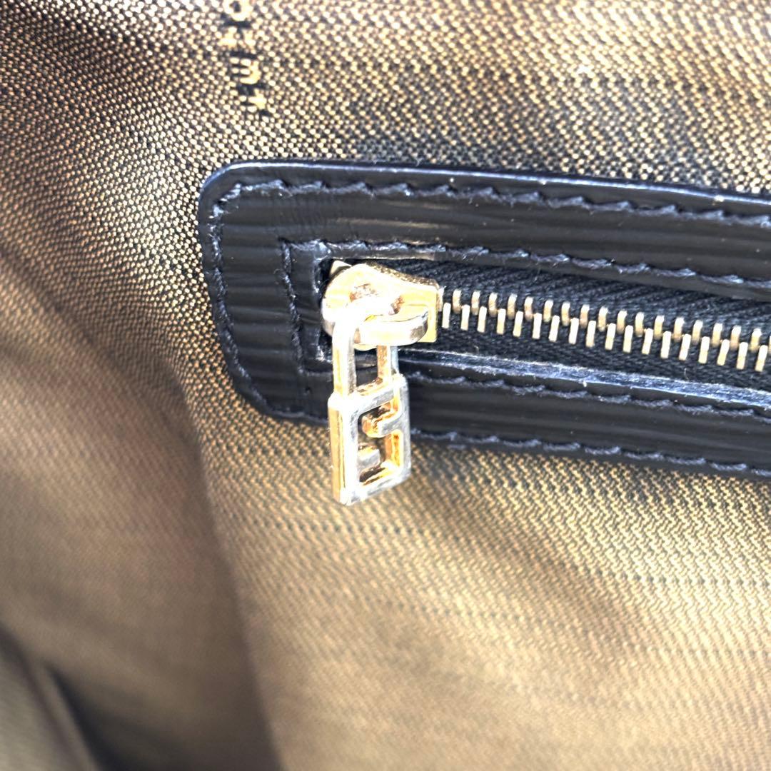 美品】フェンディ トートバッグ エピ ロゴ型押し ブラック レザー A4