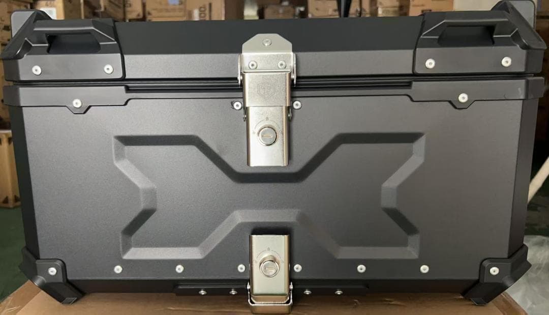 未使用中古美品 65Lバイクリアボックス アルミ制 ブラック - メルカリ