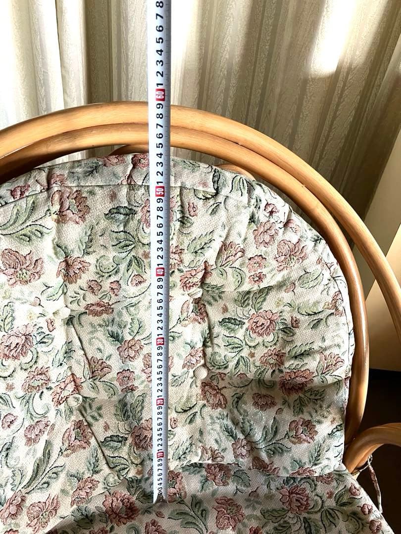 《座面が広い》ラタン 回転椅子　花柄クッション