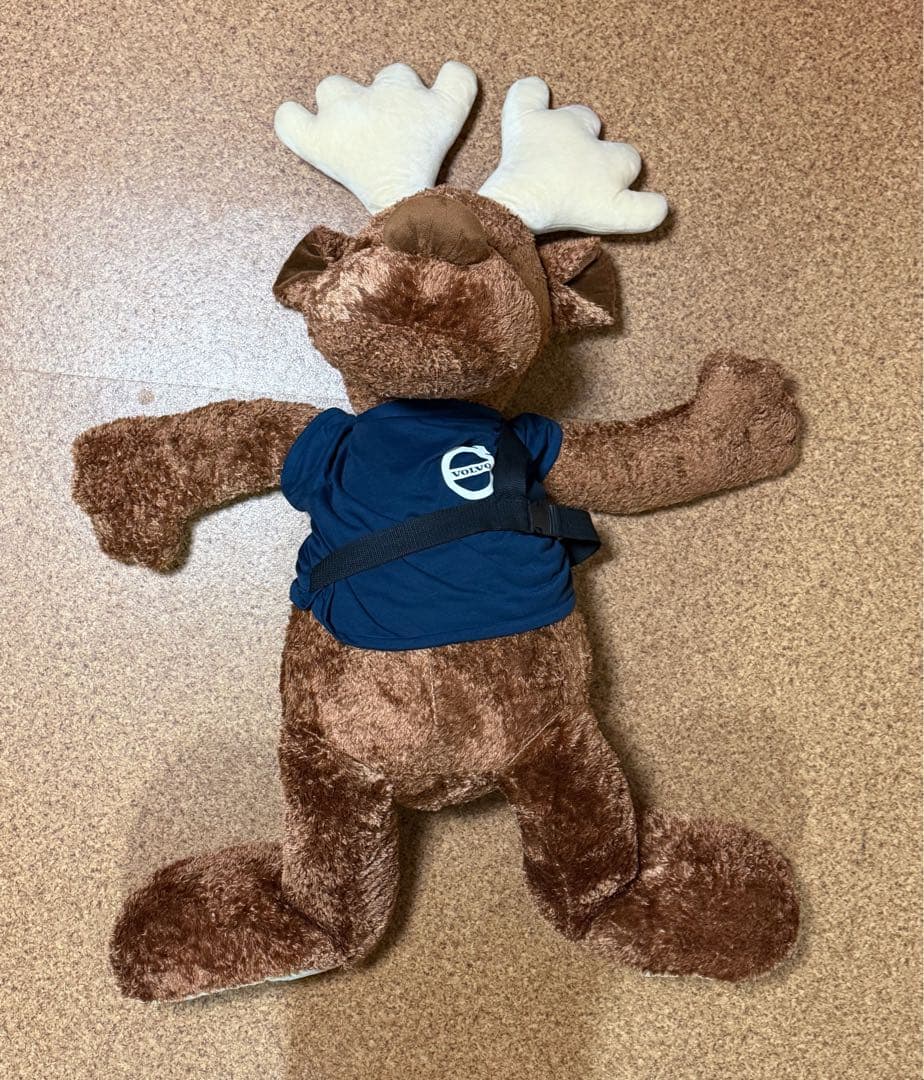 非売品　VOLVOエルク　ぬいぐるみ　特大 非売品】VOLVO ボルボビッグエルク 特大ぬいぐるみ - メルカリ