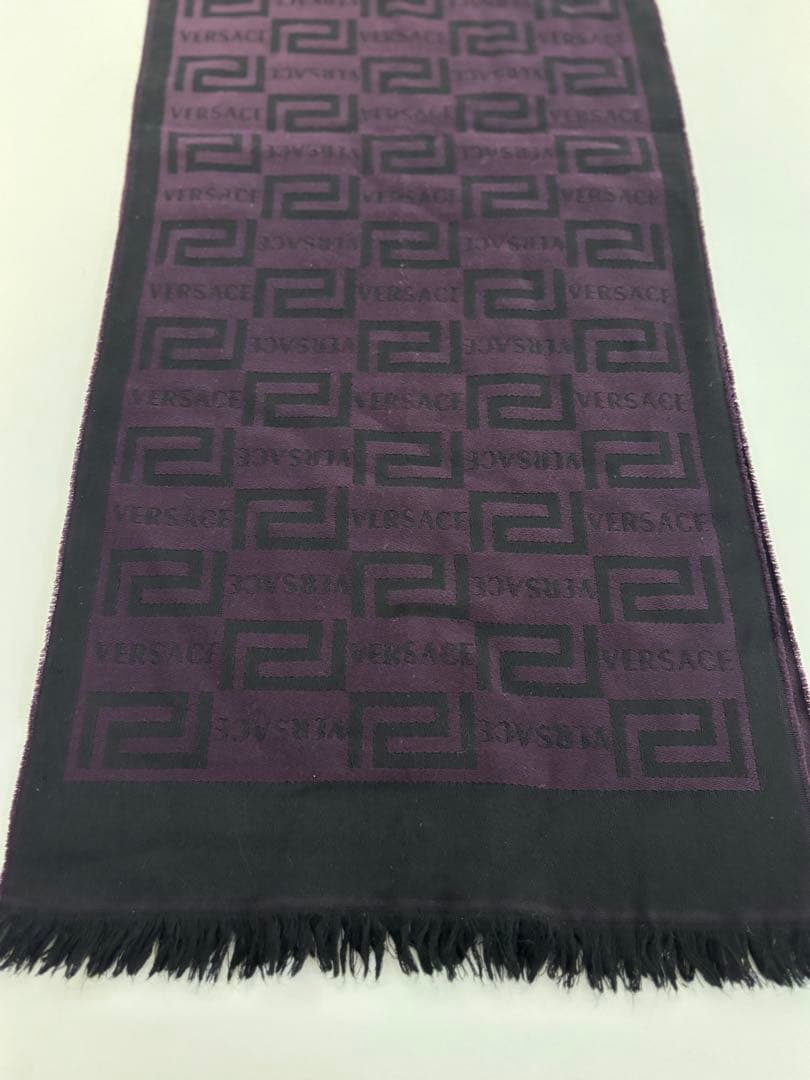 VERSACE ウール ロゴマフラー 紫/黒 - メルカリ