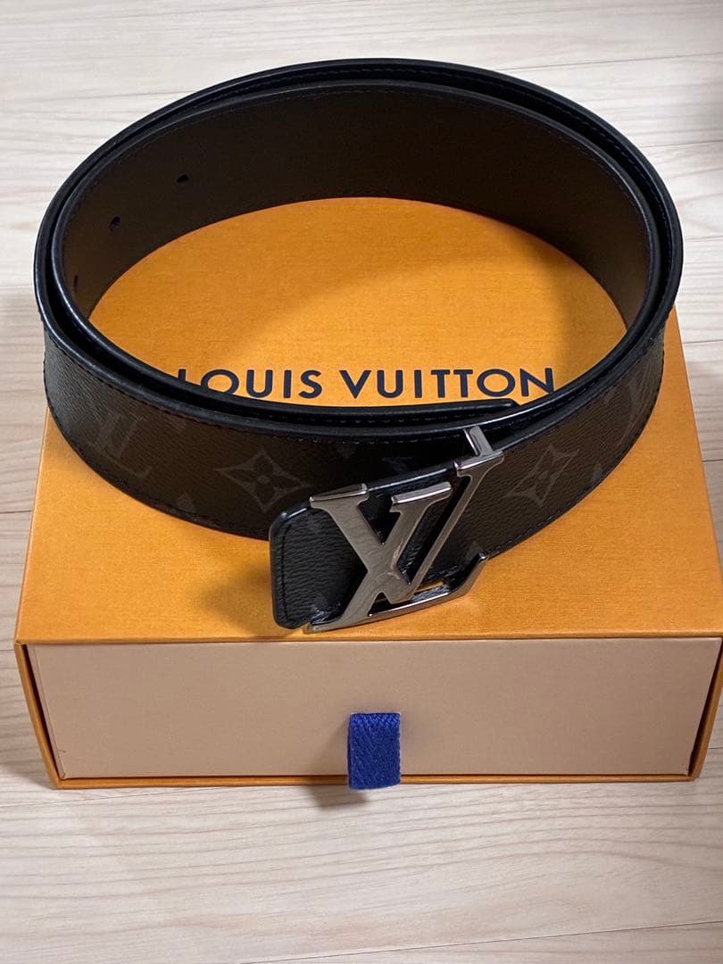 ルイ・ヴィトン　LV イニシャル リバーシブル ベルト モノグラム LOUIS VUITTON（ルイ・ヴィトン） ベルト LV イニシャル 40MM 90cm