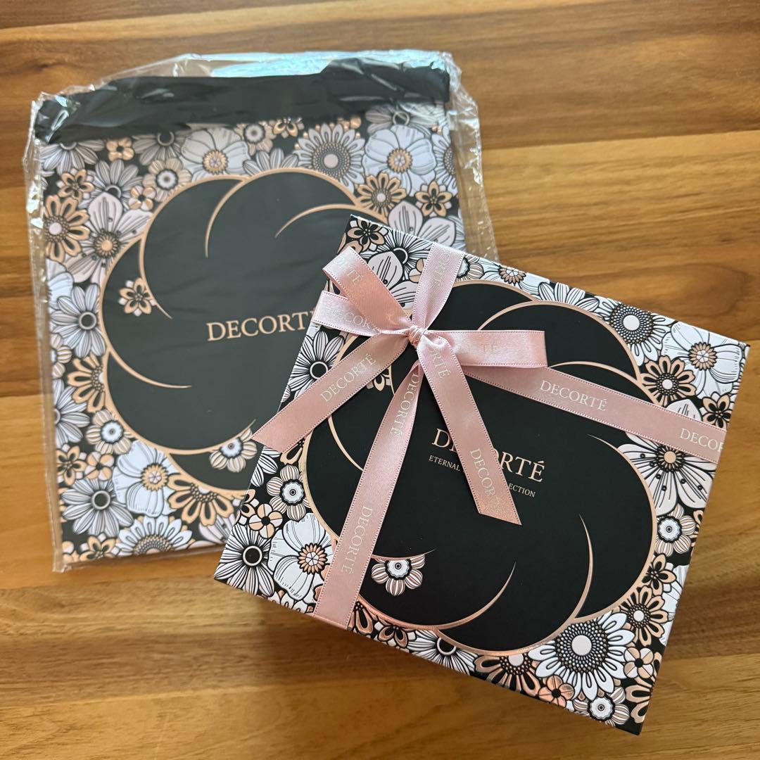 【新品未使用】コスデコ　クリスマスコフレ2025　エターナルブルームコレクション コスメデコルテ］エターナル ブルーム コレクション［2025年 11月発売