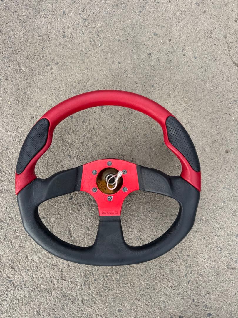 MOMO 赤/黒 ステアリングホイール 3本スポーク Amazon | MOMO DRIFTING 350D 85mm ディープコーン ブラックスポーク