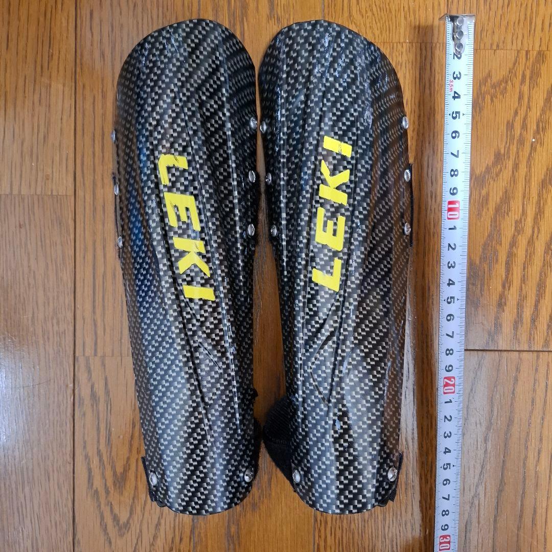 み*k様 LEKI カーボン柄 スキーアームガード Mサイズカット tanabesp_cd94280