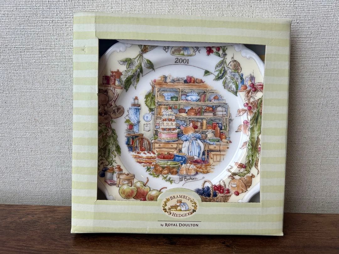 廃盤品】ブランブリーヘッジ 2001 イヤープレート のばら村のものがたり